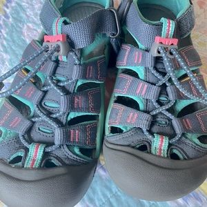 Keen for kids size 2